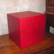 Pouf en carton rouge carmin