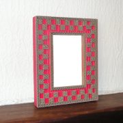 Cadre en dentelle de carton et carton ondulé rouge