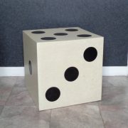 Pouf dé, en carton (côté)