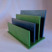 Porte-courrier vert et bleu