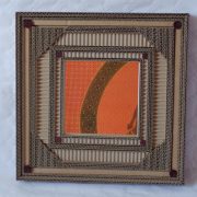 Miroir carré en dentelle de carton et carton ondulé marron
