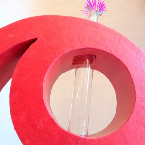 Soliflore rond en carton - Rouge carmin – Image 3