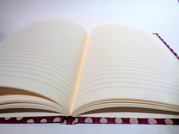 Carnet A5 - 14,5 cm X 21 cm - Bordeaux/pois blancs - 144 pages