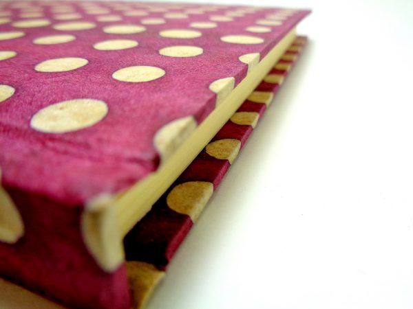 Carnet A5 - 14,5 cm X 21 cm - Bordeaux/pois blancs - 144 pages