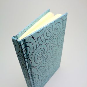 Carnet de poche - 10 cm X 15 cm - Bleu à cercles noirs - 128 pages – Image 4