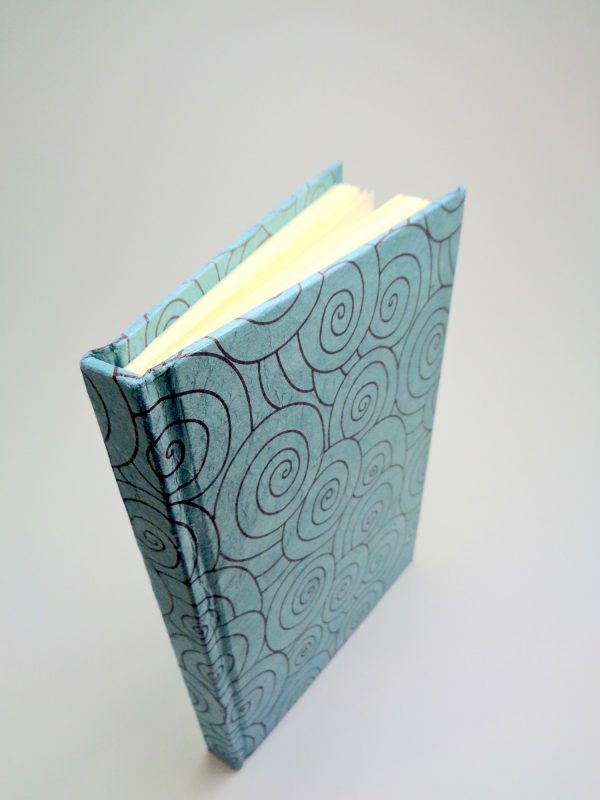 Carnet de poche - 10 cm X 15 cm - Bleu à cercles noirs - 128 pages