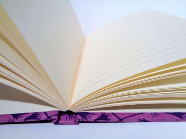 Carnet de poche - 10 cm X 15 cm - Mauve à motifs violets - 128 pages