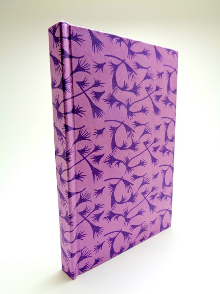 Carnet de poche - 10 cm X 15 cm - Mauve à motifs violets - 128 pages