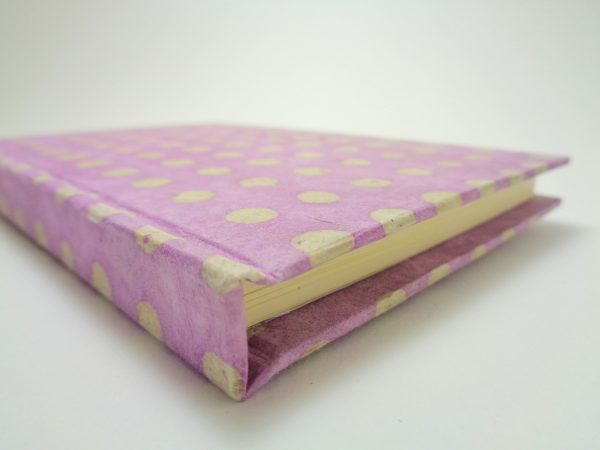 Carnet de poche - 10 cm X 15 cm - Mauve/pois blancs - 128 pages