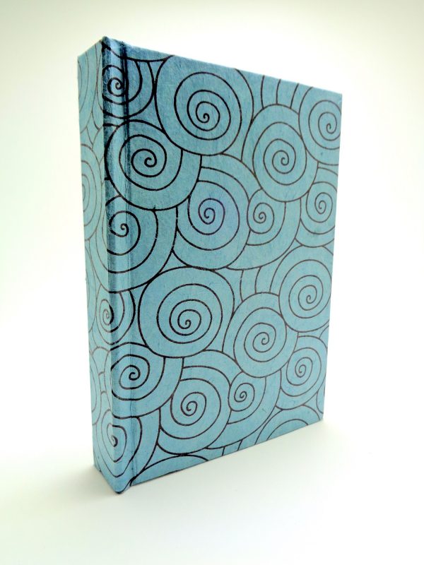 Carnet aux feuilles multi couleurs - Bleu cercles noirs - 256 pages