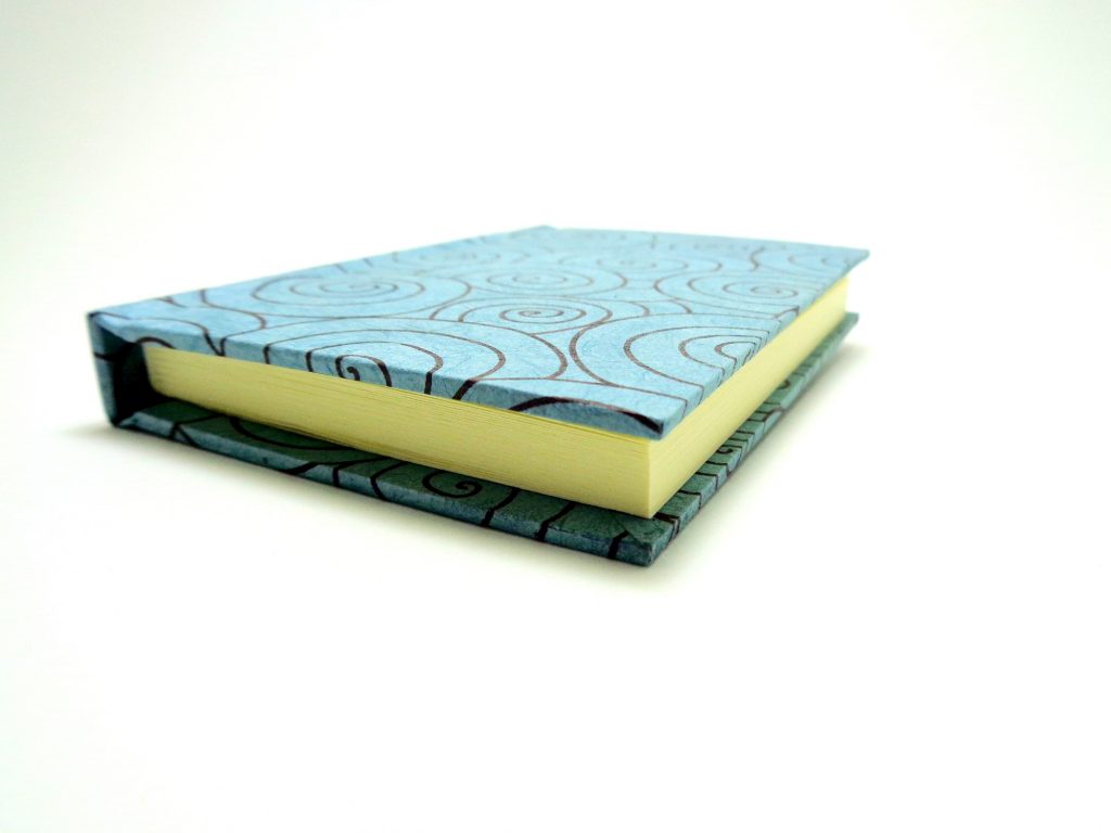 Petit carnet de poche - 6,8 cm x 10,5 cm - Bleu cercles noirs - 128 pages