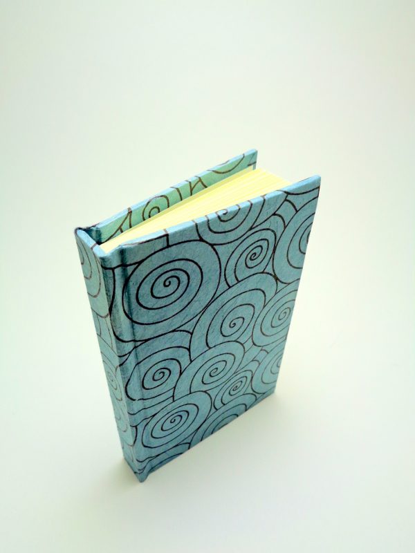 Petit carnet de poche - 6,8 cm x 10,5 cm - Bleu cercles noirs - 128 pages