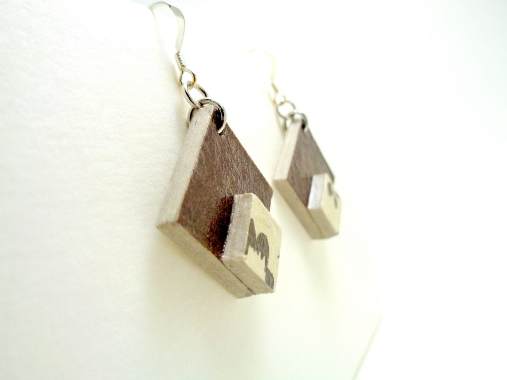 Boucles d'oreille en carton - petit losange - Marron à motifs - Argent 925