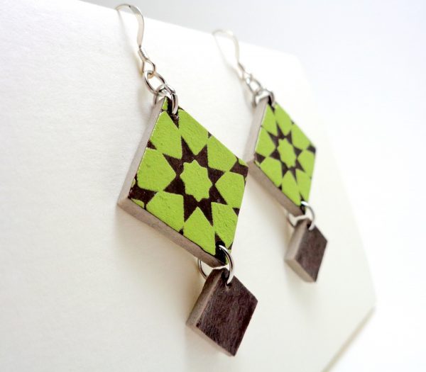 Boucles d'oreille vert étoile-marron