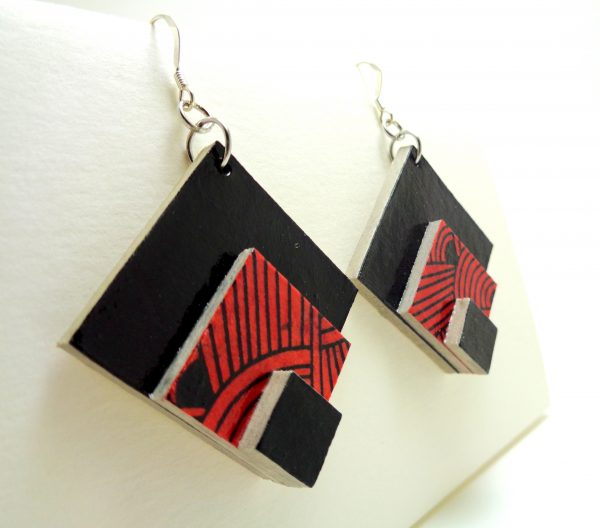 Boucles d'oreille losange en carton noir-rouge nœuds