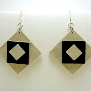 Boucles d'oreille en carton - étoile - Blanc/Noir - Argent 925 – Image 2