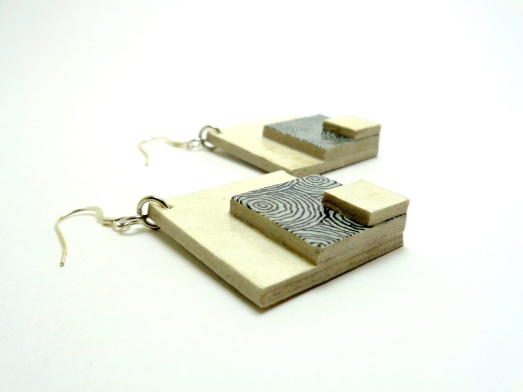 Boucles d'oreille en carton - grand losange - Blanc/Gris cercles - Argent 925