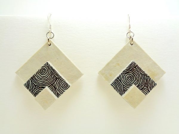 Boucles d'oreille en carton - grand losange - Blanc/Gris cercles - Argent 925