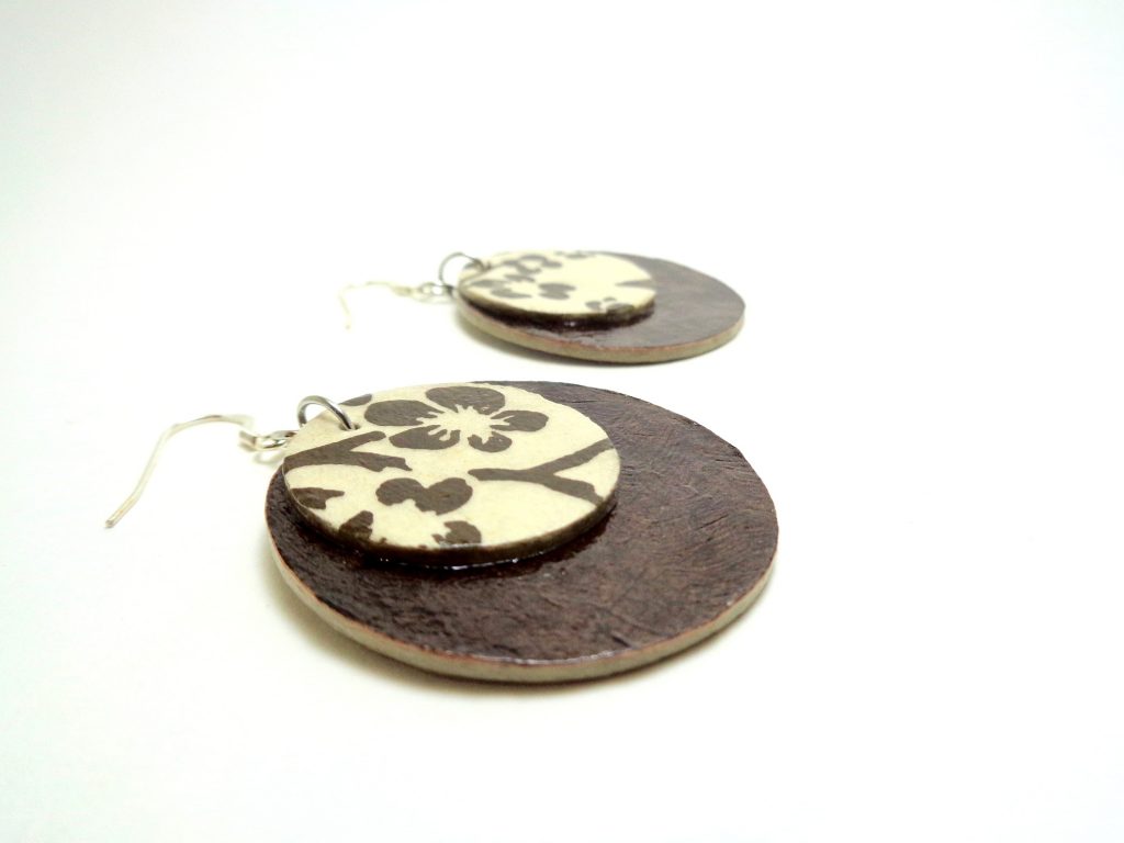 Boucles d'oreille rondes en carton - Marron/Blanc à motifs - Argent 925