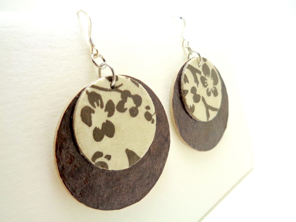 Boucles d'oreille rondes en carton - Marron/Blanc à motifs - Argent 925