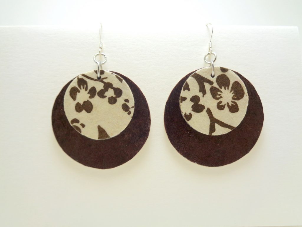 Boucles d'oreille rondes en carton - Marron/Blanc à motifs - Argent 925