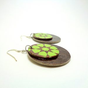 Boucles d'oreille rondes en carton - Marron/Vert étoilé - Argent 925 – Image 3