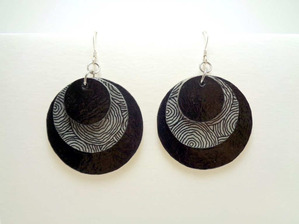 Boucles d'oreille rondes en carton - Noir /Gris cercles - Argent 925