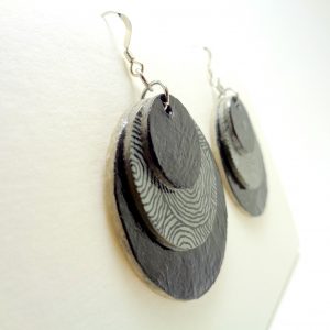 Boucles d'oreille rondes en carton - Noir /Gris cercles - Argent 925 – Image 3