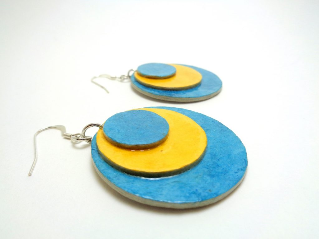 Boucles d'oreille rondes en carton - Bleu et jaune - Argent 925