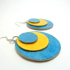 Boucles d'oreille rondes en carton - Bleu et jaune - Argent 925 – Image 2