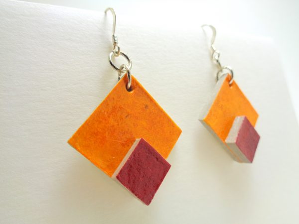 Boucles d'oreille en carton - petit losange - Orange/Rouge carmin- Argent 925