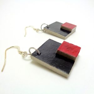 Boucles d'oreilles petit losange noir et rouge carmin