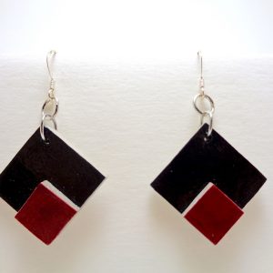 Boucles d'oreille en carton - petit losange - Noir/Rouge carmin - Argent 925 – Image 3
