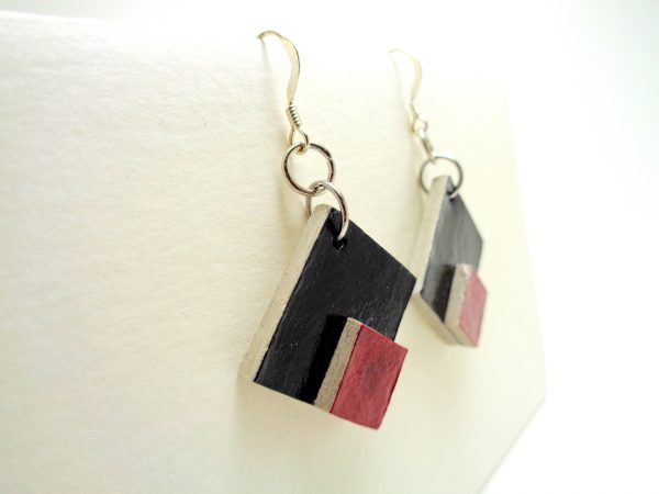 Boucles d'oreille en carton - petit losange - Noir/Rouge carmin - Argent 925