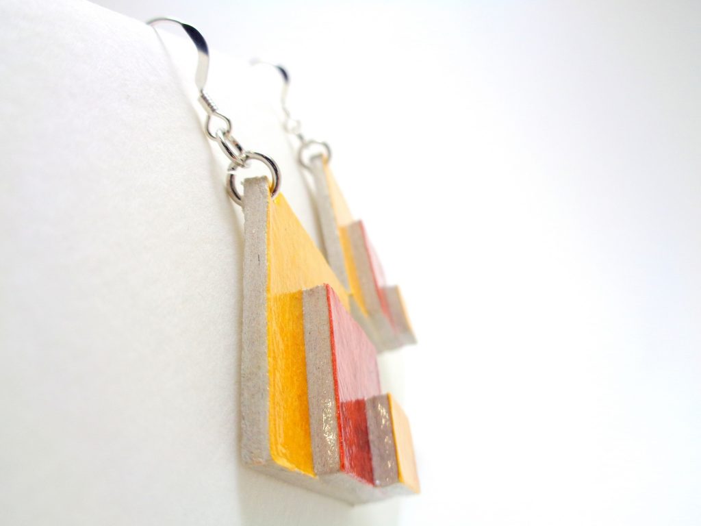 Boucle d'oreille losange en carton jaune/pêche foncé