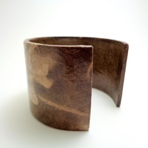 Bracelet manchette en carton - Ombres Marron – Image 2