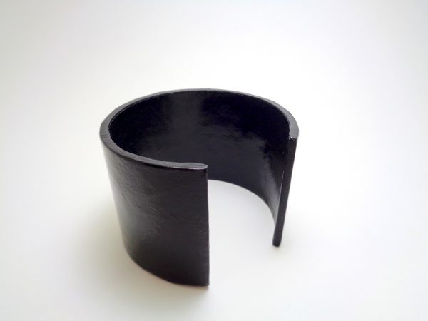 Bracelet manchette en carton - Noir