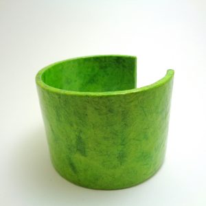 Bracelet manchette en carton - Vert prairie – Image 2