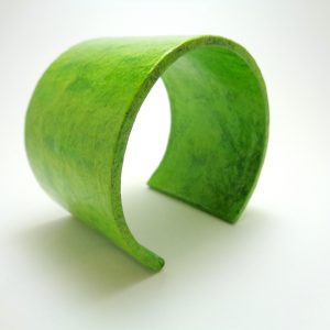 Bracelet manchette en carton - Vert prairie – Image 3