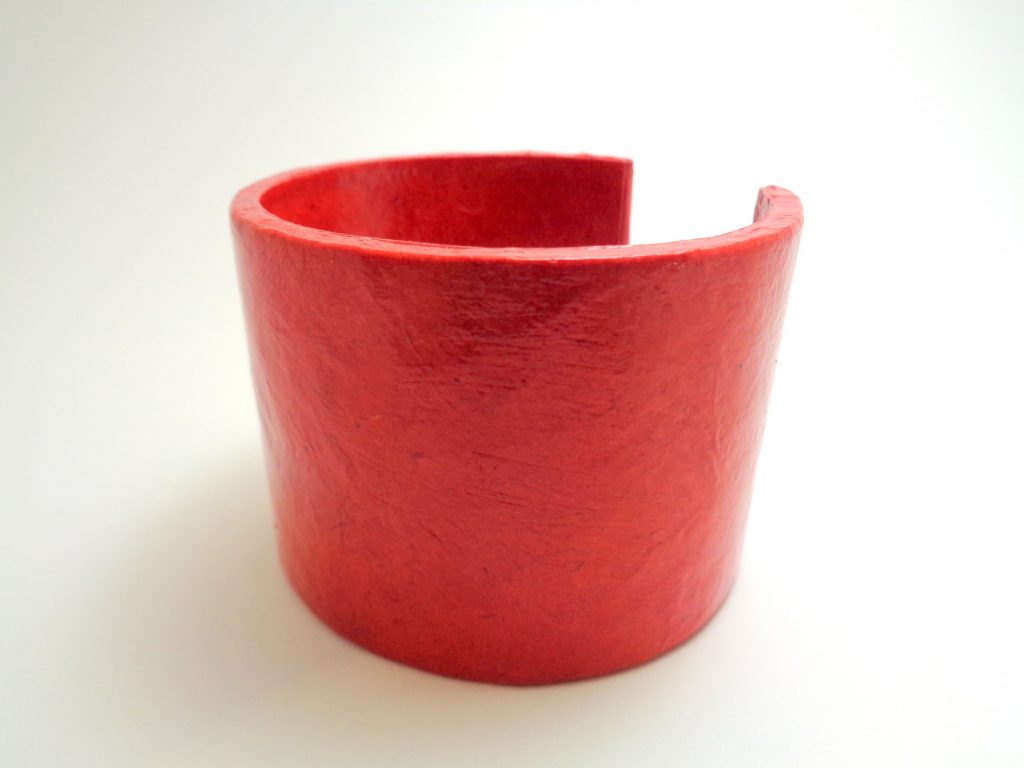 Bracelet manchette en carton - Rouge