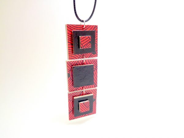 Pendentif long en carton - "Rouge nœuds/Noir"