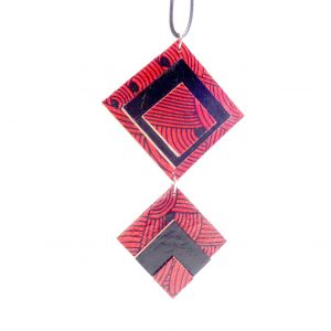 Long pendentif en carton - "Rouge noeuds/Noir"