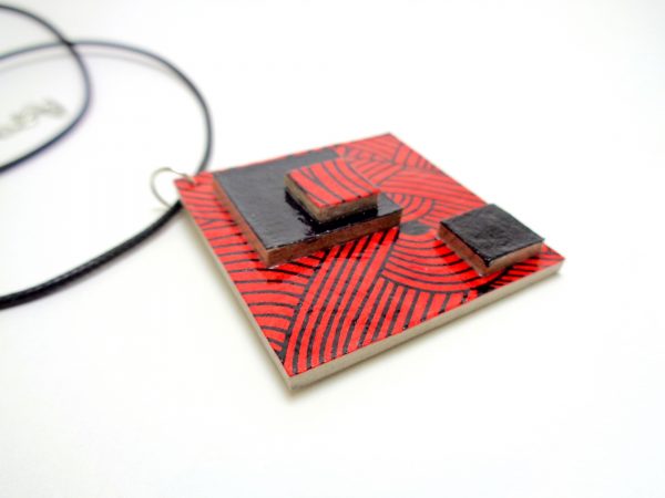Pendentif losange en carton - "Rouge nœuds"/Noir