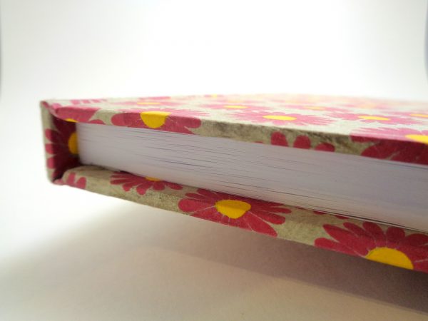 Carnet A5 - 14,5 cm X 21 cm - Gris à fleurs rose - 160 pages