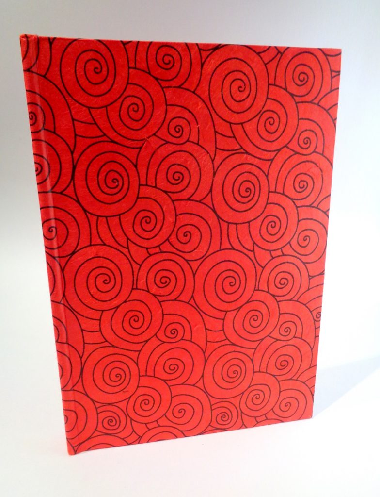 Carnet A5 - 14,5 cm X 21 cm - Rouge à cercles noirs - 160 pages