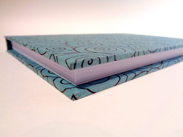 Carnet A5 - 14,5 cm X 21 cm - Bleu à cercles noirs - 160 pages