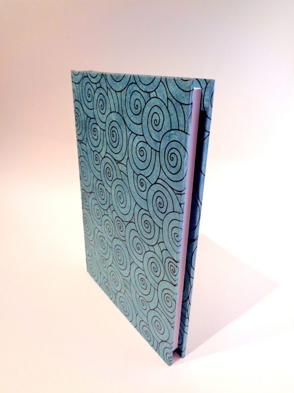 Carnet A5 - 14,5 cm X 21 cm - Bleu à cercles noirs - 160 pages