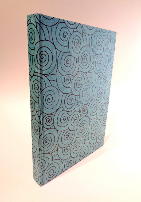 Carnet A5 - 14,5 cm X 21 cm - Bleu à cercles noirs - 160 pages