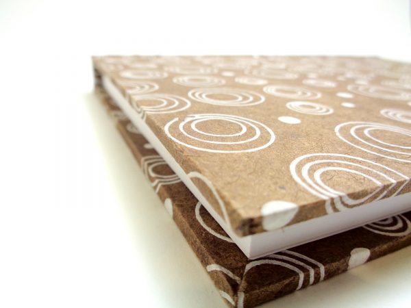 Carnet A5 - 14,5 cm X 21 cm - Marron à cercles blancs - 160 pages