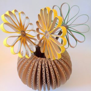 Vase en lamelles de carton – Image 3